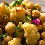 Crunchy Roasted Cauliflower & Chickpeas: A Flavorful Feast